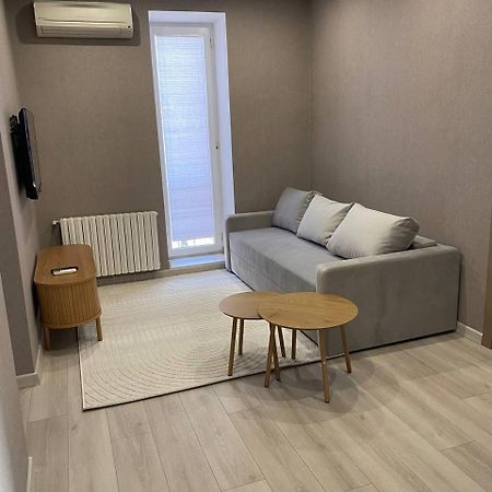 Apartpoltava Двокімнатні Апартаменти З Джакузі Біля Листопаду Exterior foto