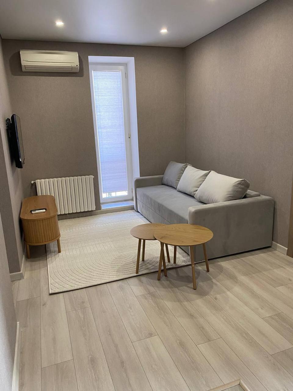 Apartpoltava Двокімнатні Апартаменти З Джакузі Біля Листопаду Exterior foto
