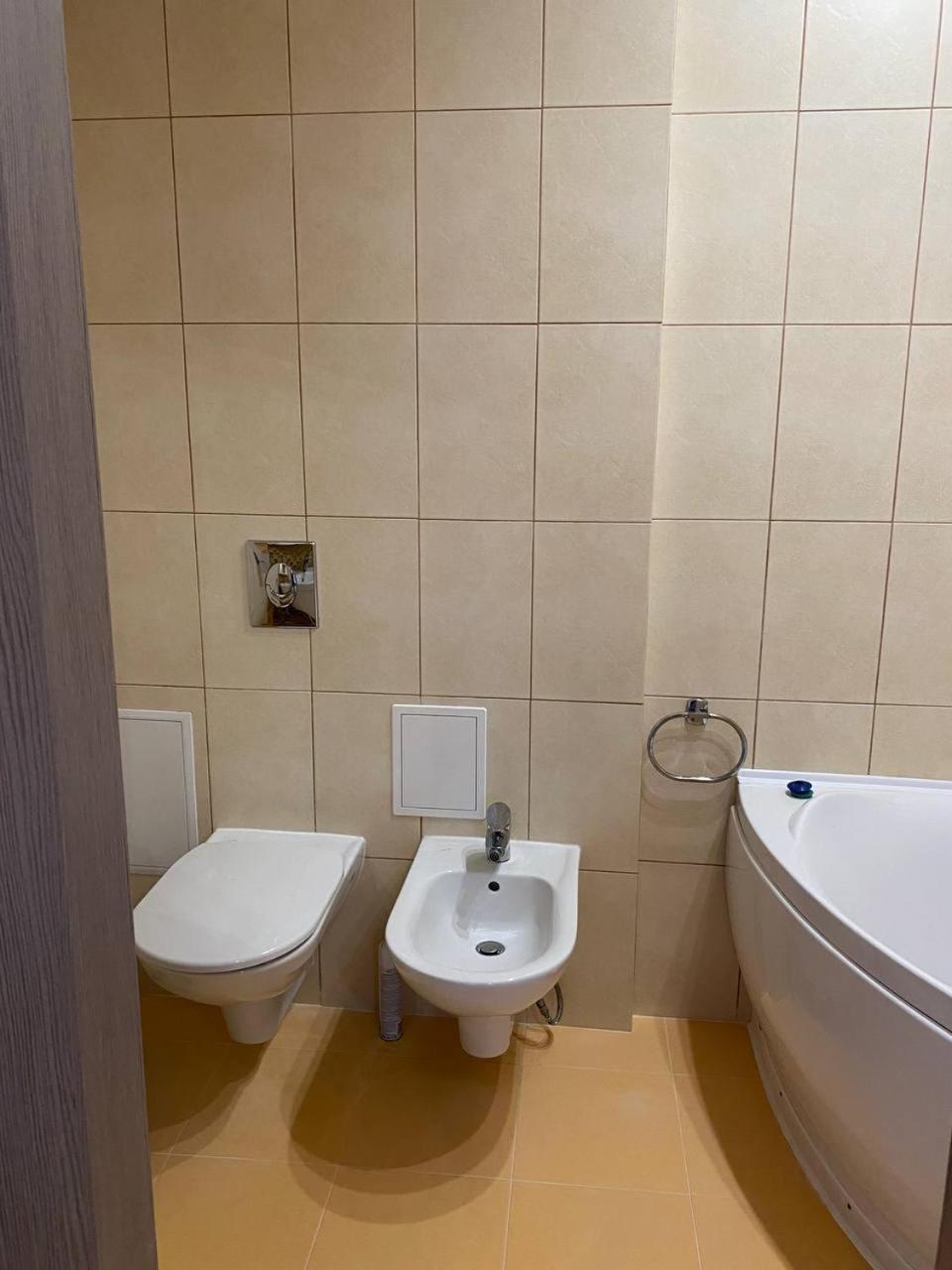 Apartpoltava Двокімнатні Апартаменти З Джакузі Біля Листопаду Exterior foto