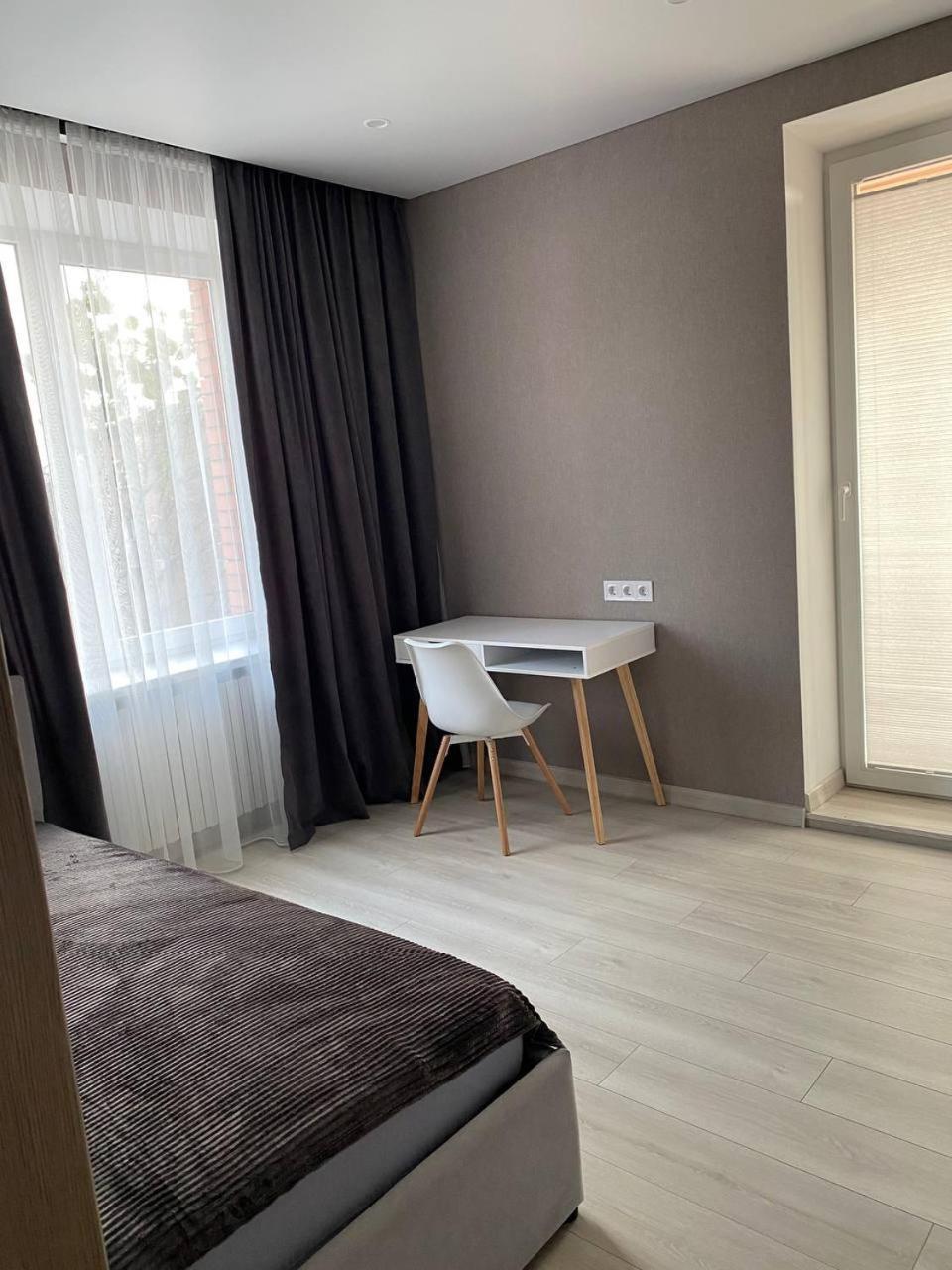 Apartpoltava Двокімнатні Апартаменти З Джакузі Біля Листопаду Exterior foto