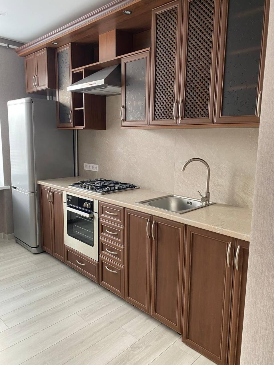 Apartpoltava Двокімнатні Апартаменти З Джакузі Біля Листопаду Exterior foto